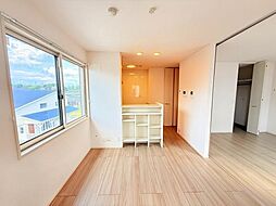 サザンクロス　栗東市高野 3階1LDKのリビング/ダイニング