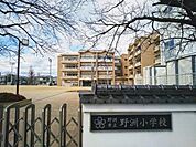 野洲市立野洲小学校まで727m