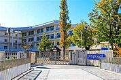 守山市立守山小学校まで864m