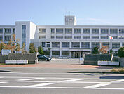 守山市立物部小学校まで526m