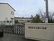 野洲市立北野小学校まで908m