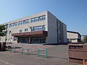 札幌市立八軒中学校まで1027m