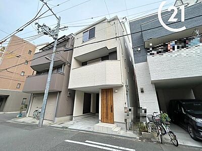 外観:西九条駅まで徒歩4分と通勤通学に便利な立地の一戸建て! 外観:西九条駅まで徒歩4分と通勤通学に便利な立地の一戸建て!