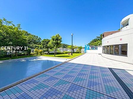 広い敷地内には緑も多くのんびりできます♪