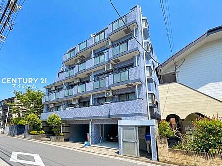 閑静な住宅街に美しく佇む、家族を優しく迎える住まいです♪