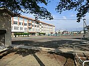 八王子市立元八王子中学校まで1525m