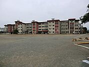 八王子市立清水小学校まで712m