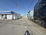 その他：目の前にローソンがあり、ちょっとした買い物や急な入用にも便利な立地。忙しい毎日の中でも気軽に利用でき、暮らしを快適にサポートしてくれる嬉しい環境です。