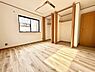 洋室：2階洋室7.4帖（リフォーム中）主寝室にはダブルクローゼット付で収納力たっぷり！ご夫婦のもとの分類して片付けるのに便利です。