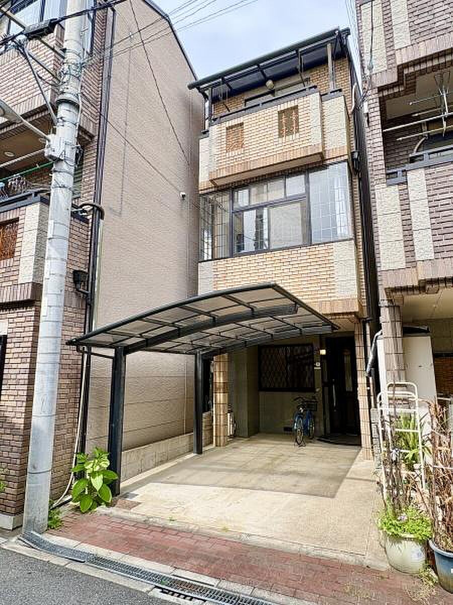 Used detached house · 4LDK in Osaka &mdash; photo 1