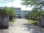 陵北小学校まで733m