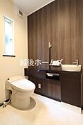 【1階】来客時も便利な手洗い場付のトイレは圧迫感のないタンクレスでお掃除も楽々♪