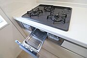 3口全てに温度センサーが付き、片面焼きグリルも搭載して安全で機能的なガスコンロです。