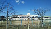 橿原市立白橿小学校まで823m