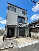 【外観】1997年3月建築、軽量鉄骨造3階建※ＡＩ加工により荷物を消去した画像です。細部設備については一部描写が不足している箇所がございますので、あらかじめご了承ください