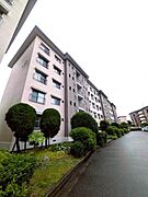 茨木市郡山B住宅貸家・1階部分・3LDK・南向きバルコニー・全室南向きのため陽当たり良好・内装リフォーム完了しました！周辺環境は緑が多く公園があるため小さなお子様連れにも住み心地の良い環境です♪