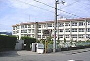 豊中市立第十一中学校まで1587m