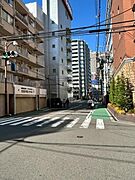 JR関西本線「難波駅」徒歩6分、南海本線「なんば駅」徒歩8分で便利です