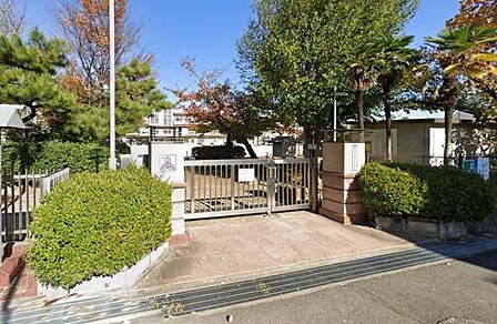 四日市市立中部西小学校まで442m