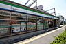 周辺：ファミリーマート守口市駅東店まで569m