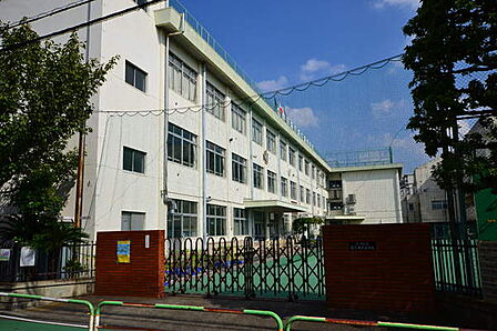 北区立滝野川第五小学校まで575m