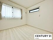 白を基調とした明るい部屋です！