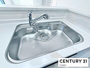 浄水器内蔵型のため、キッチン回りもスリムな印象です！