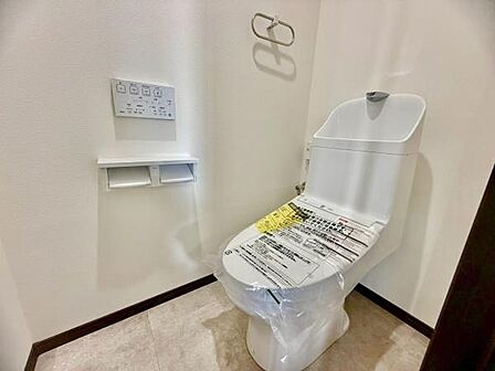 ウォシュレット付きの暖房便座で快適です!