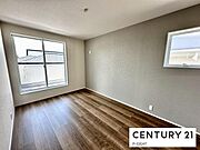 バルコニーに面している明るい洋室です！