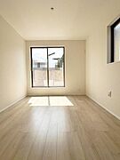 2階寝室7.2帖　ダブルベッドが十分に置ける広さがあるので種寝室にぴったりです