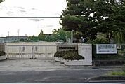 岡崎市立矢作北小学校まで920m、現地から920ｍ