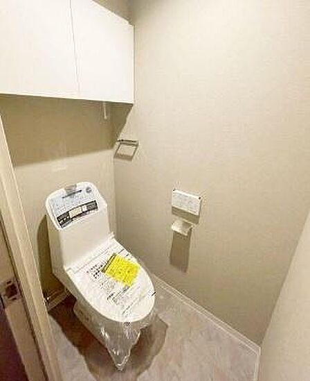 温水洗浄便座付きの高機能トイレです