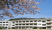 豊川市立長沢小学校まで1100m、現地から1100m