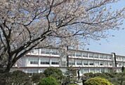豊川市立音羽中学校まで1600m、現地から1600m