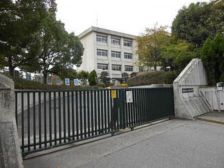 岡崎市立小豆坂小学校まで660m、現地から660m