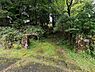 その他：入口の様子です。草木の伐採が必要です。