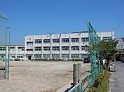 豊橋市立津田小学校まで707m