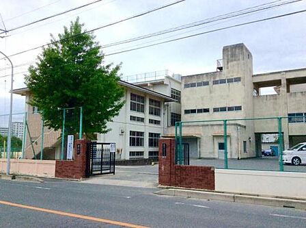 豊橋市立中部中学校まで548m、豊橋市立中部中学校