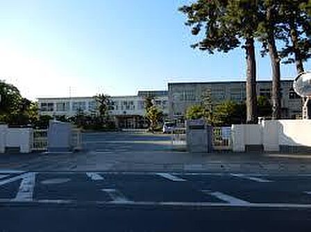 豊橋市立南部中学校まで1109m、豊橋市立南部中学校