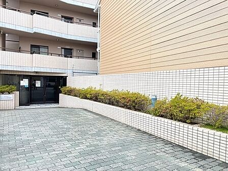 エントランス前