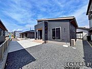 2号棟の外観が完成しました！シンプルで落ち着きのある外壁カラーです♪