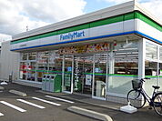 ファミリーマート坂ノ市中央四丁目店まで560m
