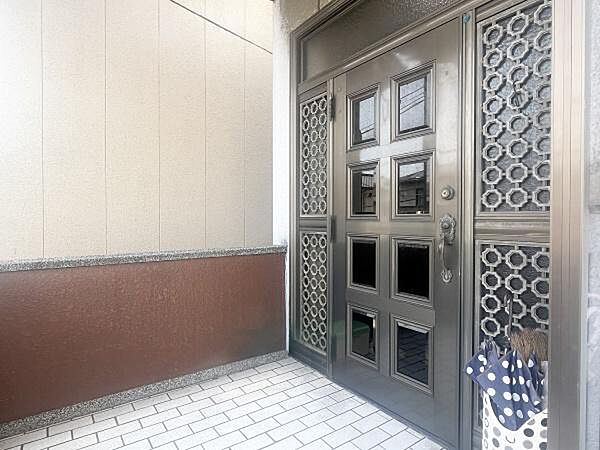 玄関を拡大表示