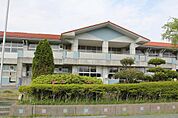 君津市立外箕輪小学校まで466m