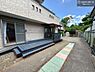 その他：テラス・専用庭付き！ガーデニングやお子様の遊び場としてアウトドアが楽しめるようなお部屋！陽当たり良好なお庭です！晴れた日には青い空を見渡せる開放的な時間を楽しめます。