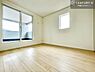 子供部屋：バルコニーと面したお部屋は、お勉強や作業の合間に外の空気を吸いにリフレッシュができます！