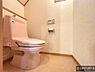 トイレ：1・2階にトイレがございます！朝の忙しい時間帯も待たずにすみそうですね。白を基調とした清潔感のあるトイレでお手入れがしやすいです！