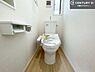 トイレ：1・2階にトイレがございます！朝の忙しい時間帯も待たずにすみそうですね。白を基調とした清潔感のあるトイレでお手入れがしやすいです！