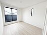 洋室：どんな家具も合わせやすいデザイン！シンプルなつくりだからこそどんな色味・どんな素材の家具もしっくりマッチします♪
