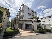 住まいに陽当りと潤いをもたらす専用庭があります。お子様の遊び場、ガーデニングなど、幅広くお愉しみいただけます！人気のＪＲ南武線エリア・続々と再開発が進む「登戸」駅が生活圏。まずはお問合せください！